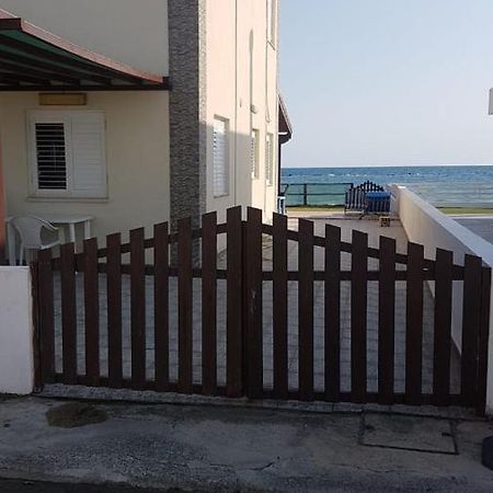 Panorama Beach House, 5 Meters To The Sea Перволия Екстериор снимка