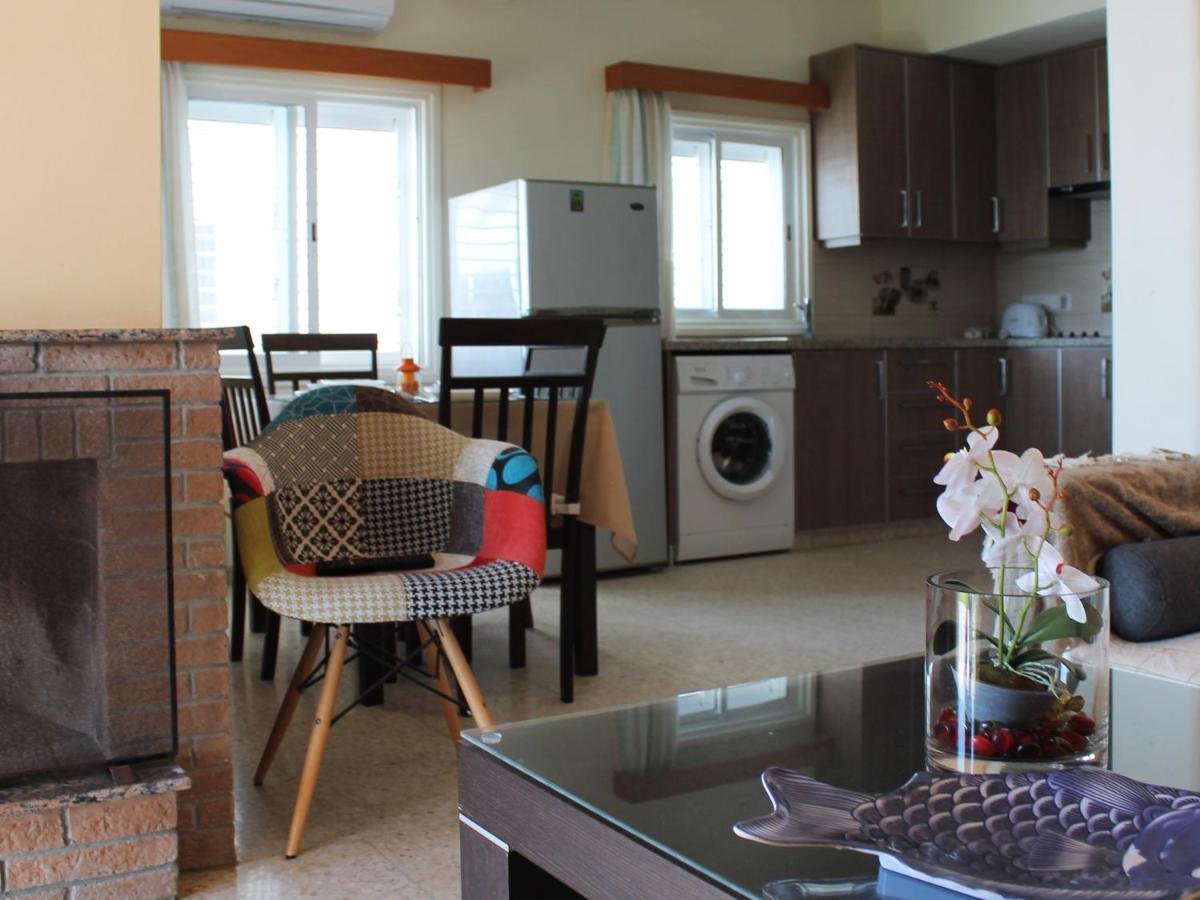 Panorama Beach House, 5 Meters To The Sea Перволия Екстериор снимка