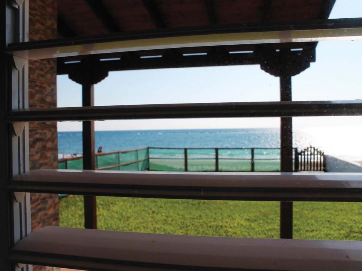 Panorama Beach House, 5 Meters To The Sea Перволия Екстериор снимка